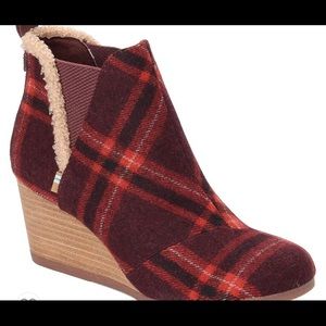 Tom’s Kelsey Red Plaid Wedge Booties NEW size 11